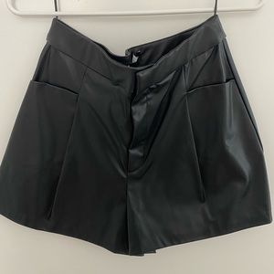 ZARA Faux Leather Shorts (Black Size M), mint condition never worn